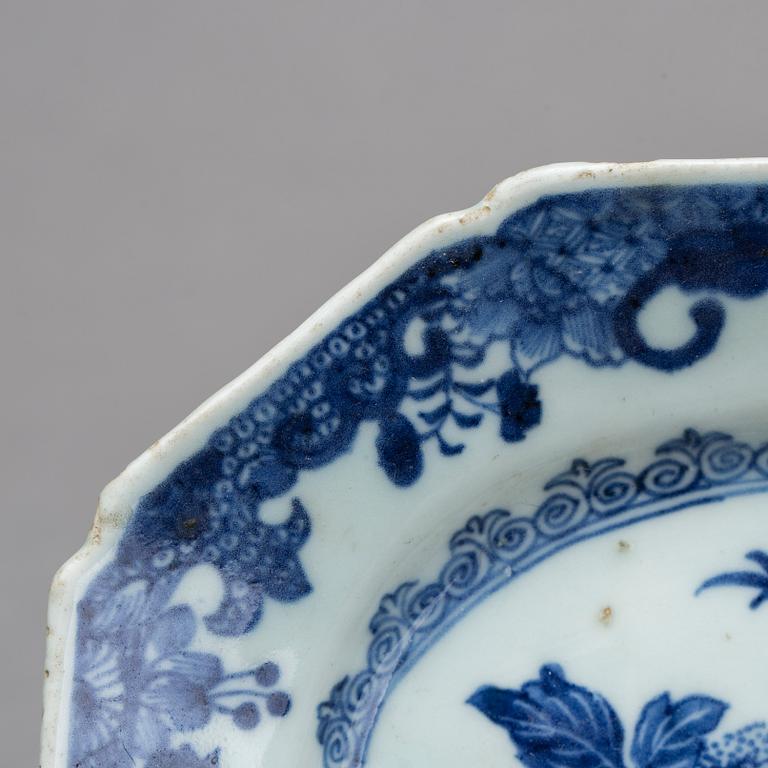 A Chinese export porcelain blue and white dish, Qing dynasty, Qianlong (1736-95).