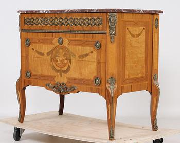 BYRÅ, gustaviansk stil, omkring 1900-talets mitt.