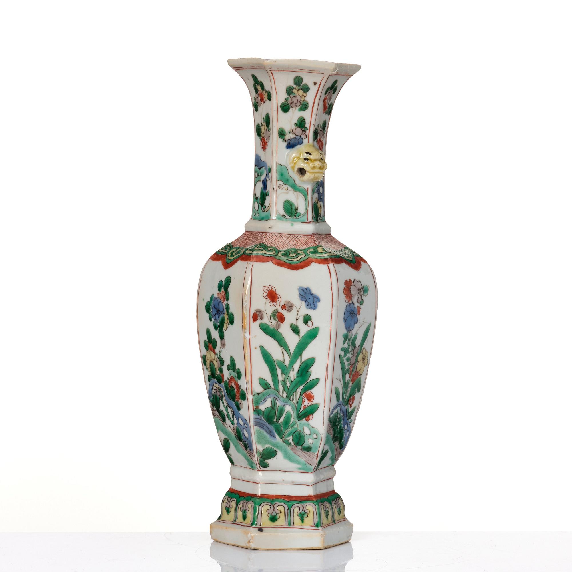 Vas, porslin. Qingdynastin, Kangxi (1662-1722).