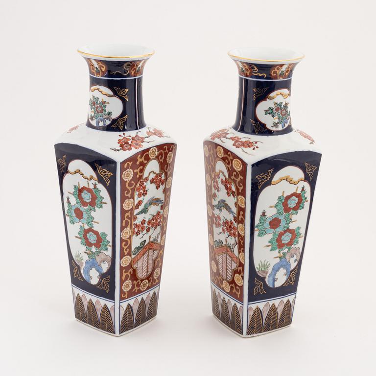 A pair of Japanese imari vases, later part of the 20th century.