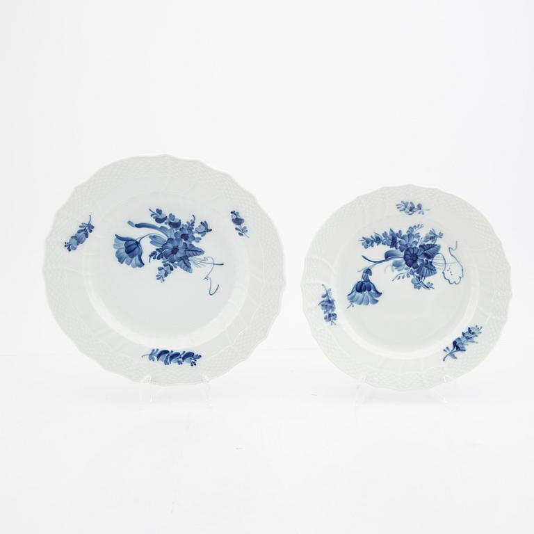 Service 68 dlr "Blå Blomst" Royal Copenhagen Denmark porcelain 1967-1991.