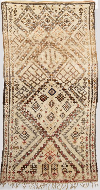 Carpet, marocco, ca 362 x 173-195 cm.