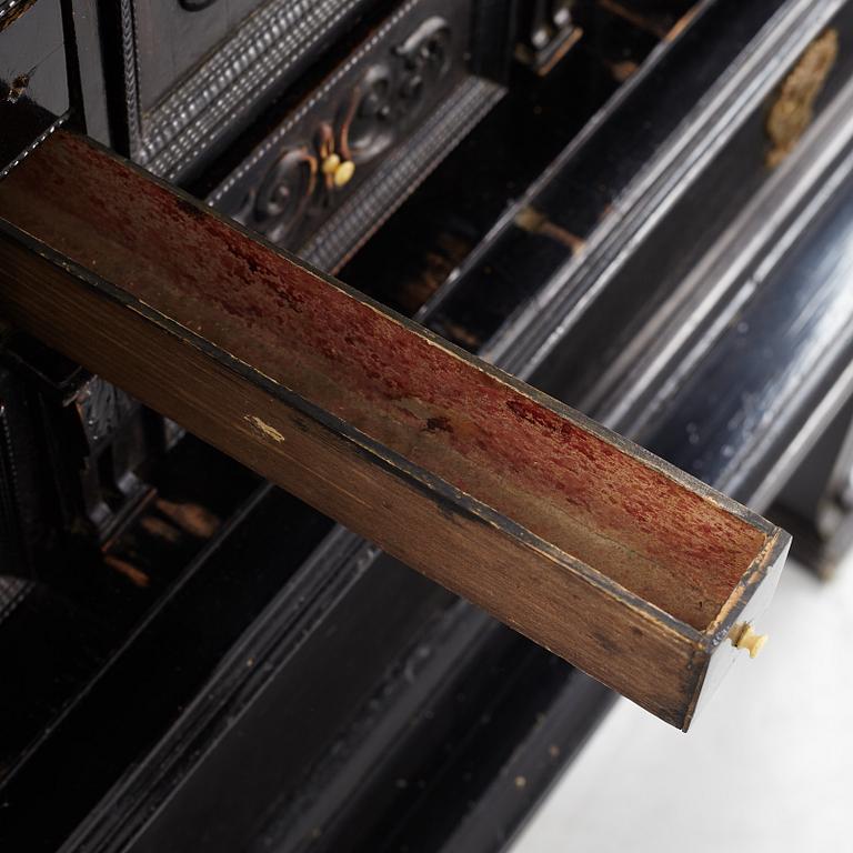 Kabinettskåp, Sydtyskland, Barock, omkring år 1700.