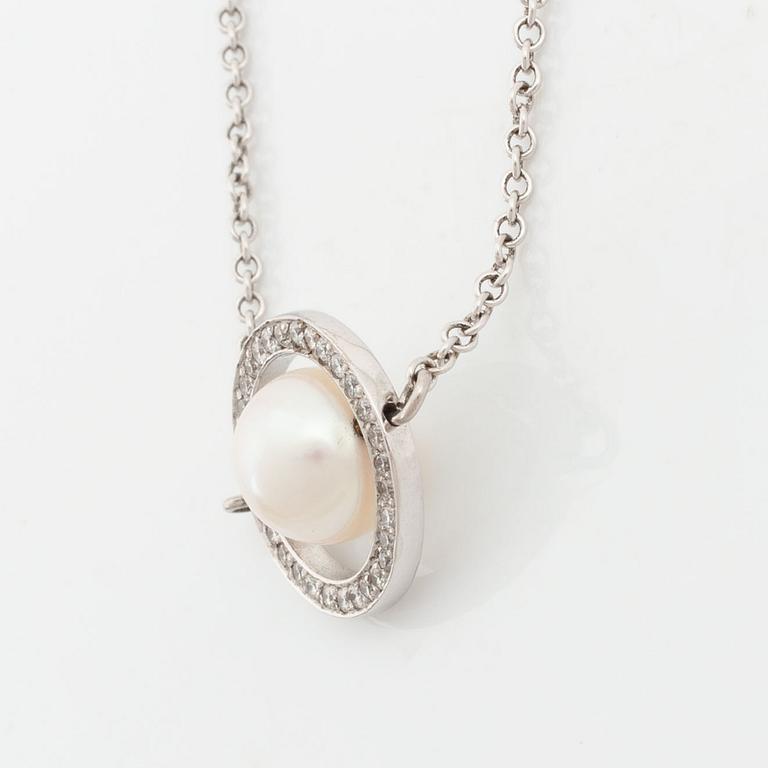18K white gold, cultured pearl and brilliant cut diamond necklace.