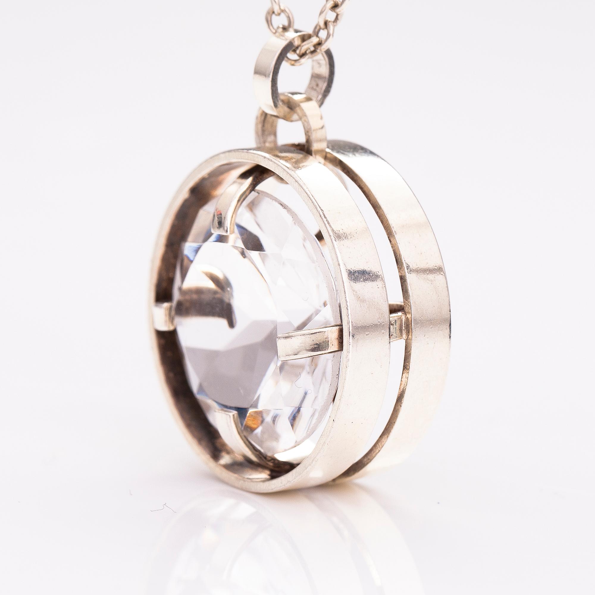 ERIK GRANIT, SORMUS, KAULAKORU ja RANNEKORU, hopeaa ja vuorikidettä. Helsinki 1962-81.