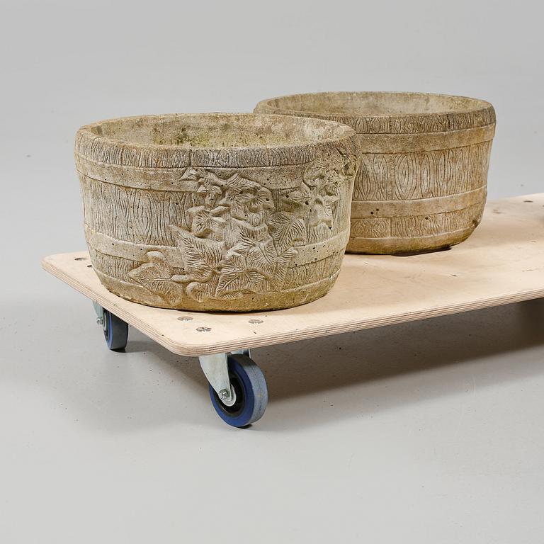 TRÅDGÅRDSURNOR, ett par, 1900/2000-tal.