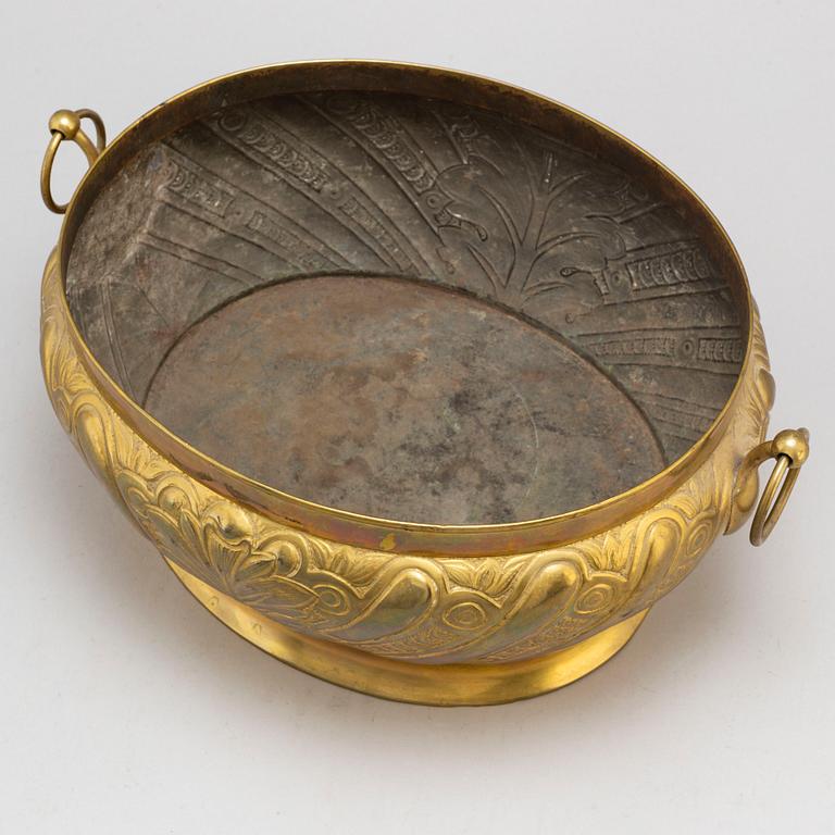 A brass jardiniere, second half of the 19th century.