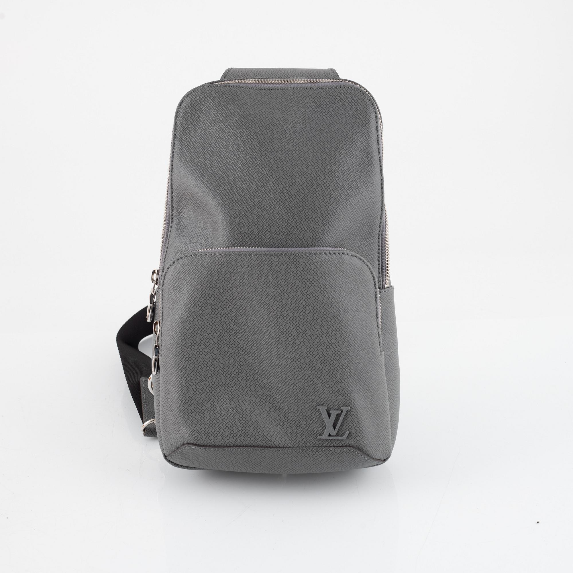 Louis Vuitton, a grey taiga 'Avenue' sling bag, 2022.