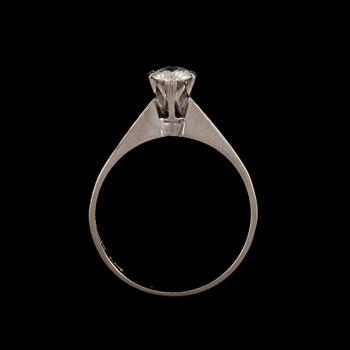 RING, 18k vitguld med briljantslipad diamant, 0.36 ct, Örns Juvelatelje, Göteborg, 1982. Vikt 3 g.