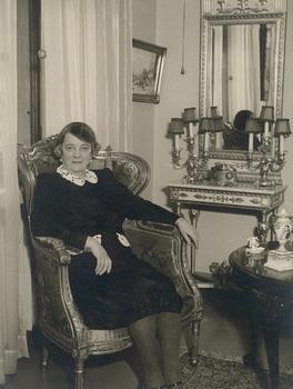 BERGÈRE, Louis XVI-stil, 1900-talets början.