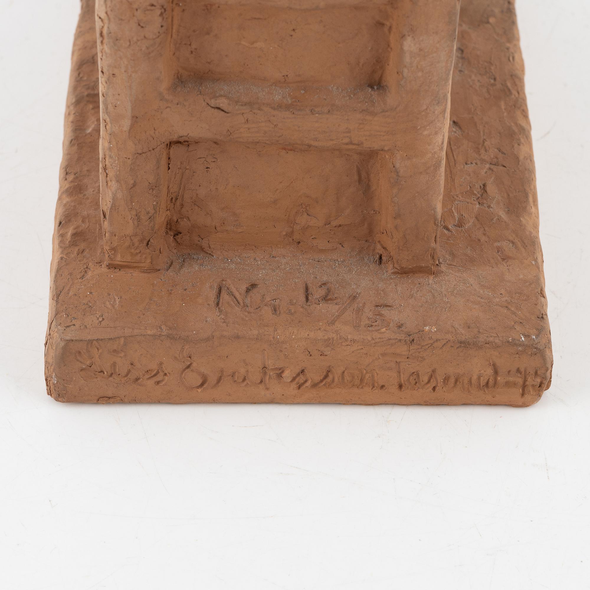 Liss Eriksson, skulptur, terrakotta, signerad, daterad och numrerad. Höjd 29,5 cm.