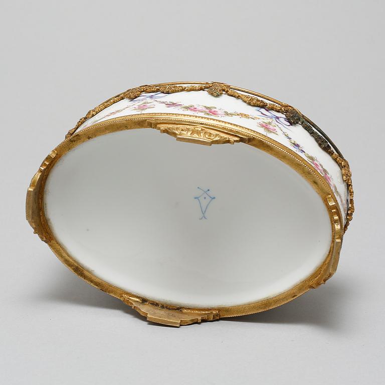 A porcelain bowl with a mark similar to Sèvres, around the year 1900.