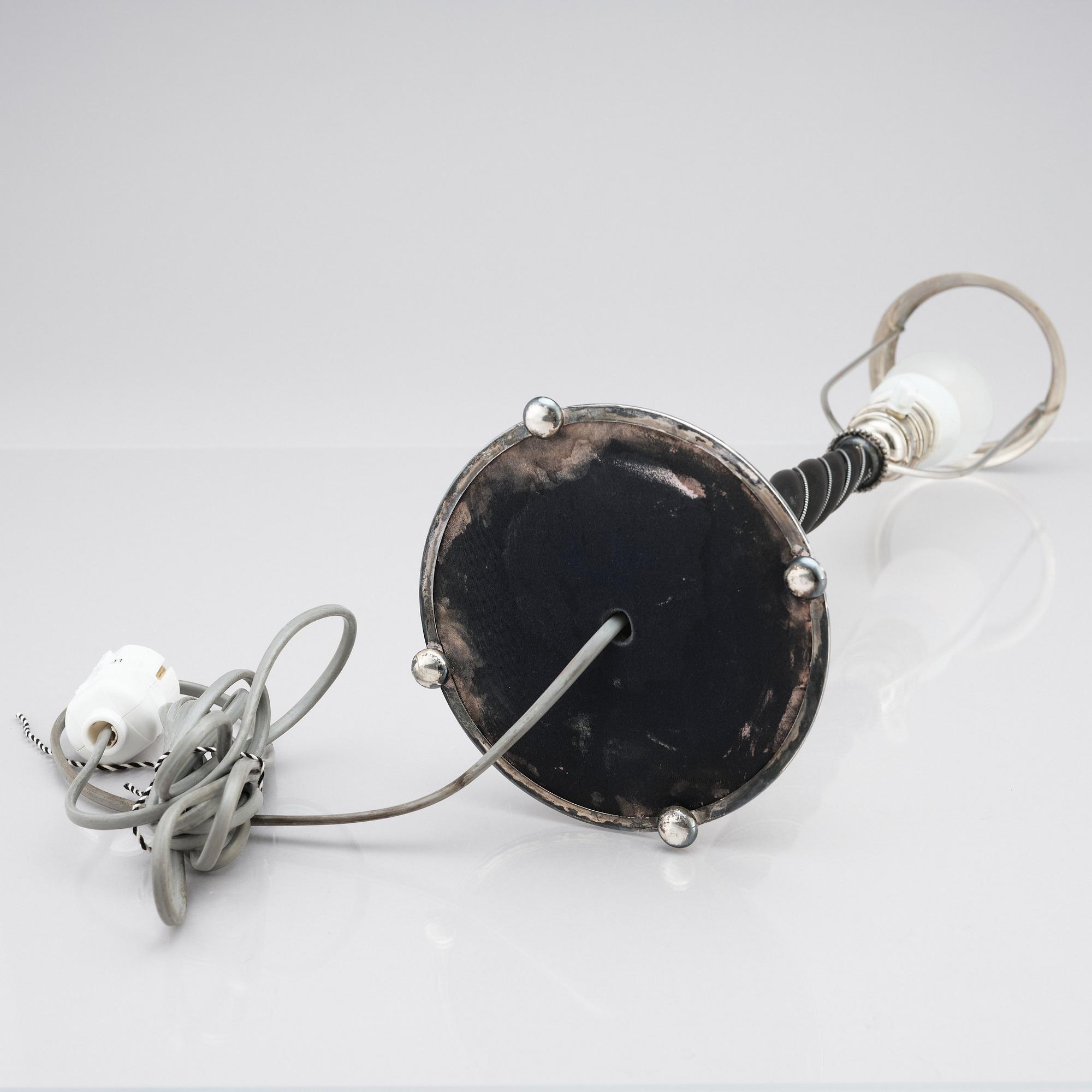 K. Anderson, bordslampa, Stockholm 1926, silver och svärtat trä.