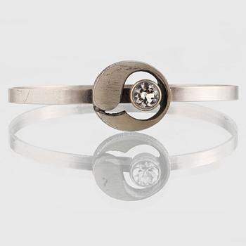 ARMRING, sterlingsilver med fasettslipad bergkristall, Sten & Laine, Turku, Finland, 1978. Vikt 9,6 gram.