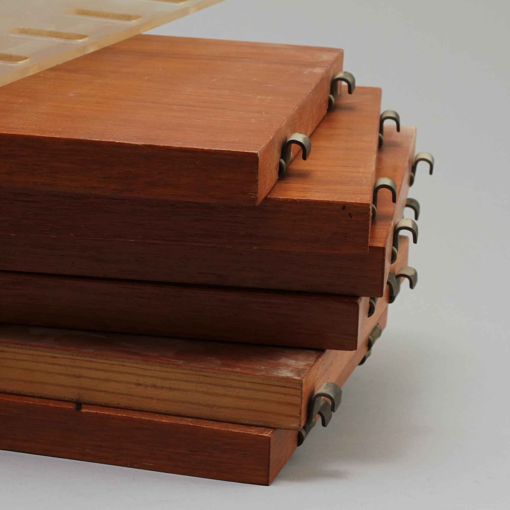HYLLOR, ett par, Stringplex-typ, 1950/1960-tal.