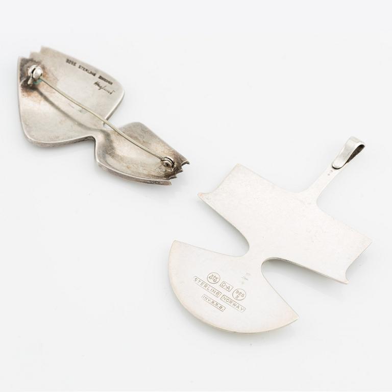 Brosch och hänge, Birger Haglund och David Andersen, silver med lila emalj.