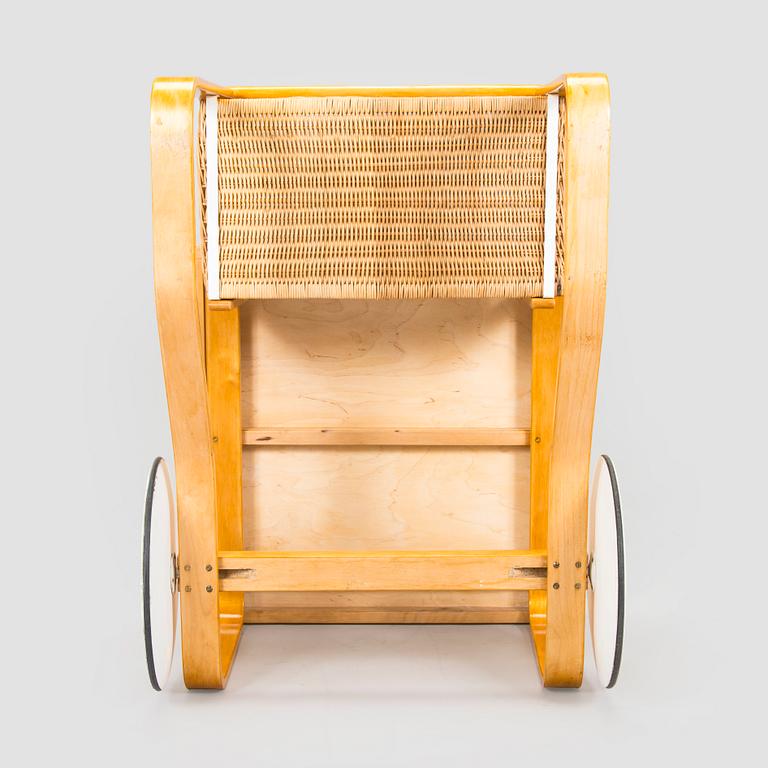 Alvar Aalto, tarjoiluvaunu, malli 900, O.Y. Huonekalu- ja Rakennustyötehdas A.B. 1900-luvun puoliväli.