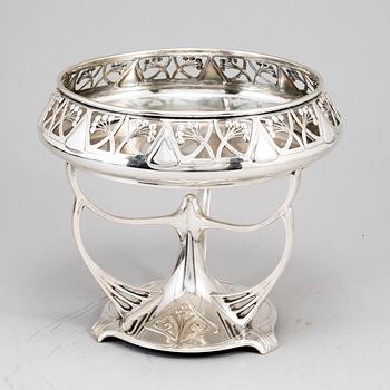 WÜRTTEMBERGISCHE METALLWARENFABRIK, a silver plated centerpiece, early 1900's.