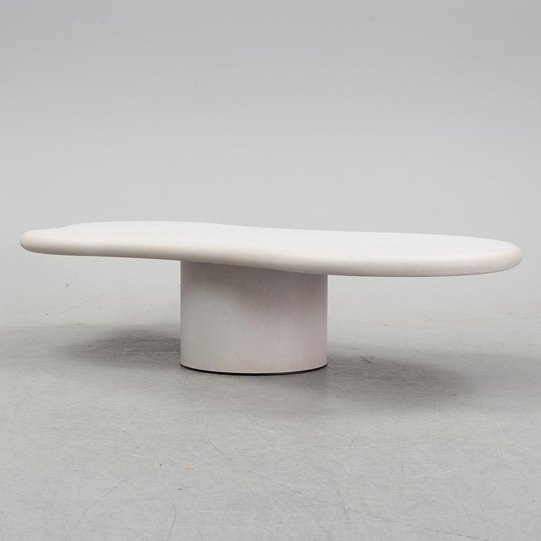 Bieke Casteleyn, soffbord, "Out of line", samtida.