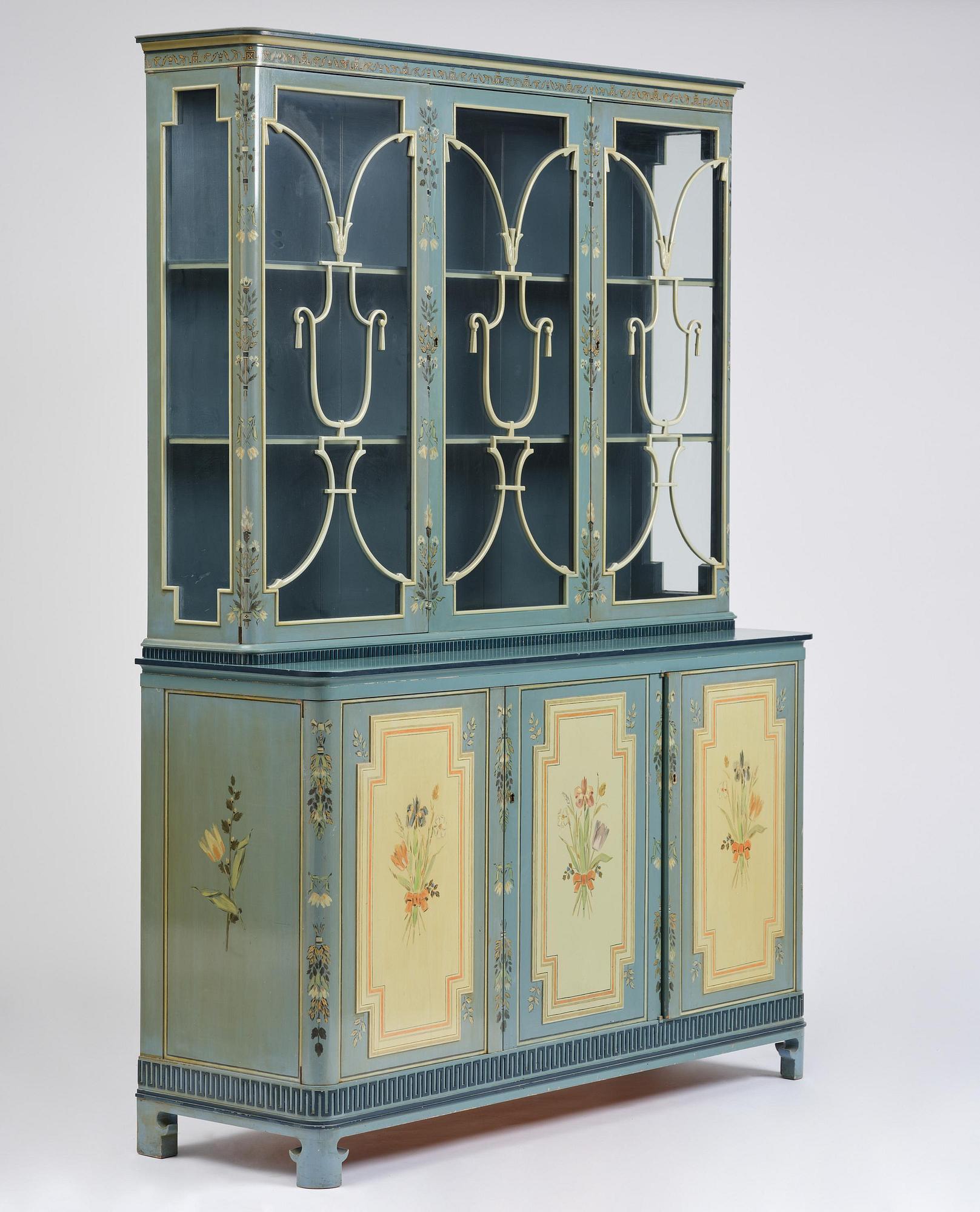 Carl Malmsten, a Swedish Grace showcase cabinet, cabinetmaker Albin Johansson, Stockholm, for Villa Kvikkjokk, 1927.