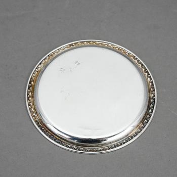 COASTERS, 18 st, silver, GAB samt CG Hallberg, 1900-tal. Total vikt 363 gram.