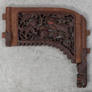 DEKORFÖREMÅL, 7 delar, trä. Kina, 1900-tal.