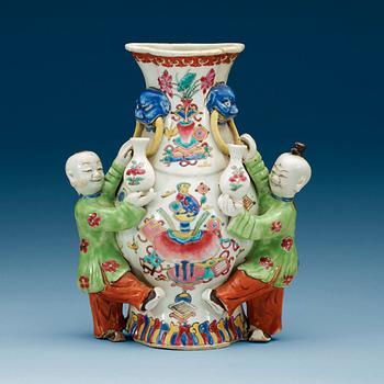 1710. A famille rose wall vase, Qing dynasty, Qianlong (1736-95).