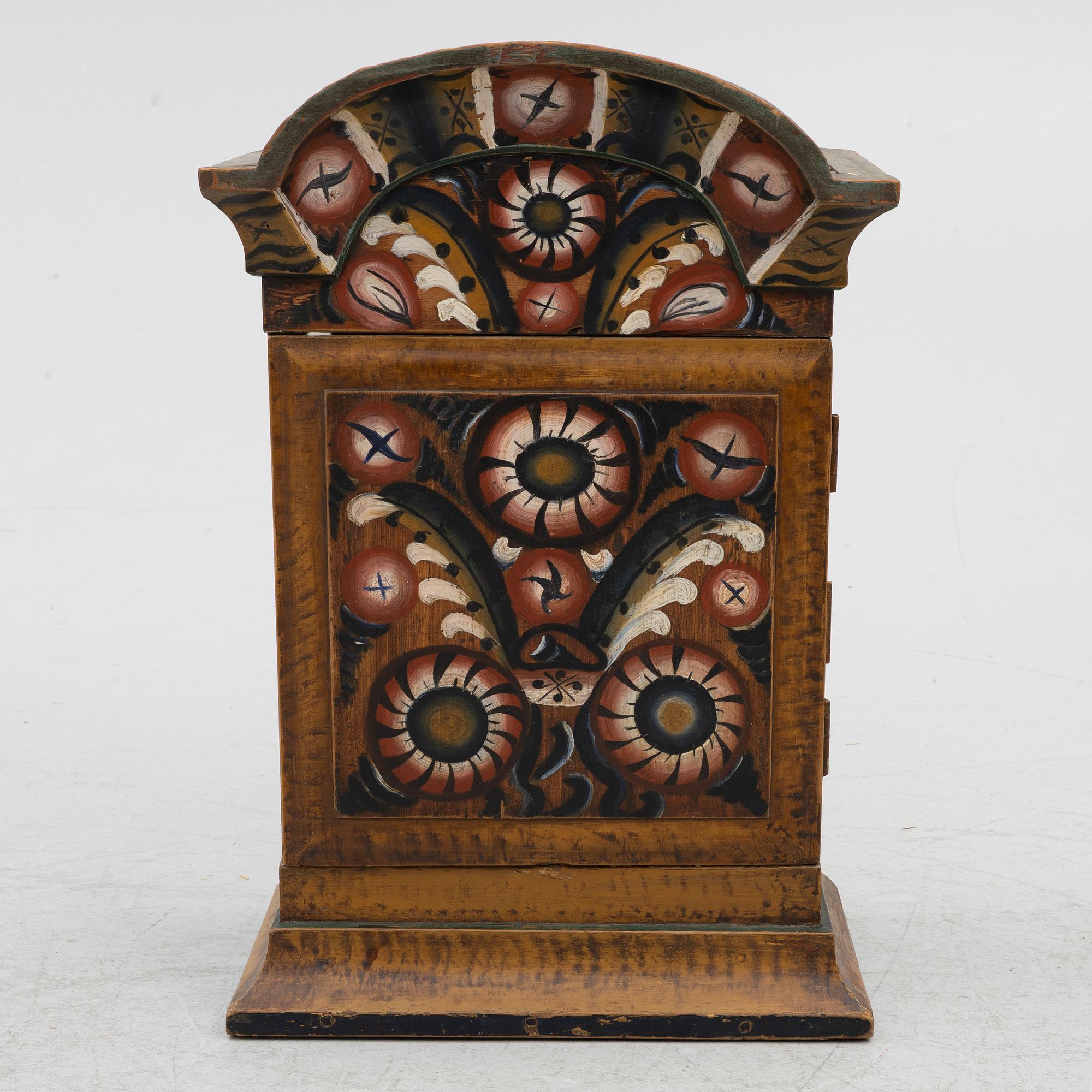 A hanging cabinet, 19th Century.