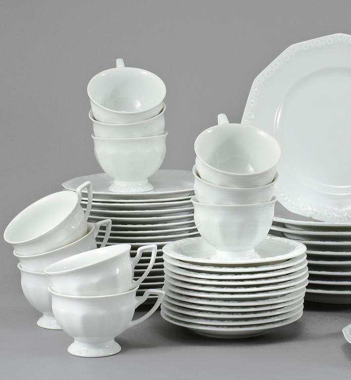 MATSERVISDELAR, 63 delar, "Classic rose", Rosenthal, 1900-talets andra hälft.