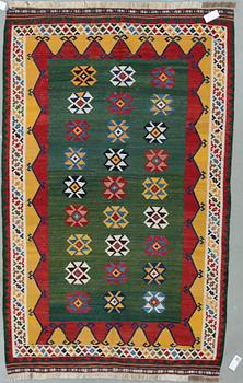 KELIM, Västpersisk. Ca 240x145 cm.