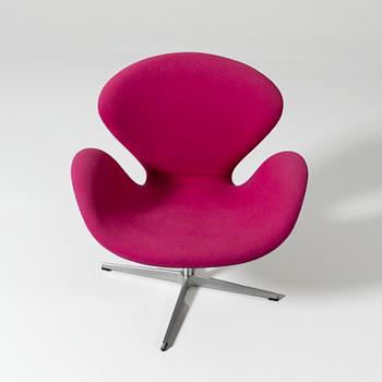 Arne Jacobsen, Armchair "Swan", Fritz Hansen, 2004.