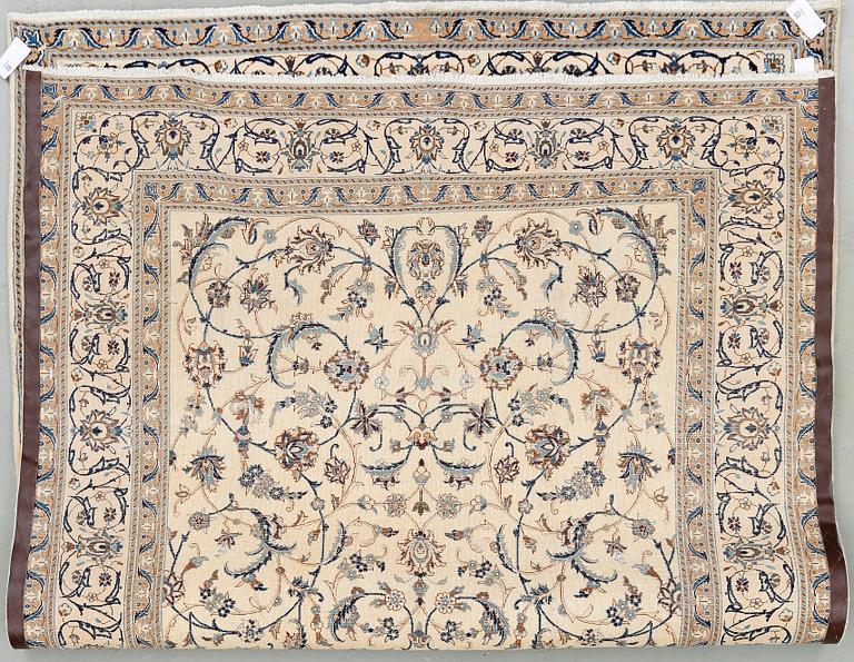 MATTA, Nain, part silk. Ca 296x199 cm.