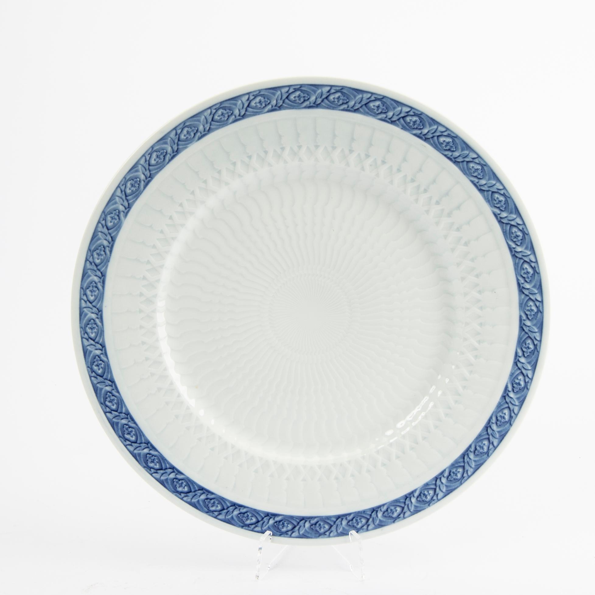 A 107 pcs "Blå vifte" dinner service Royal Copenhagen.