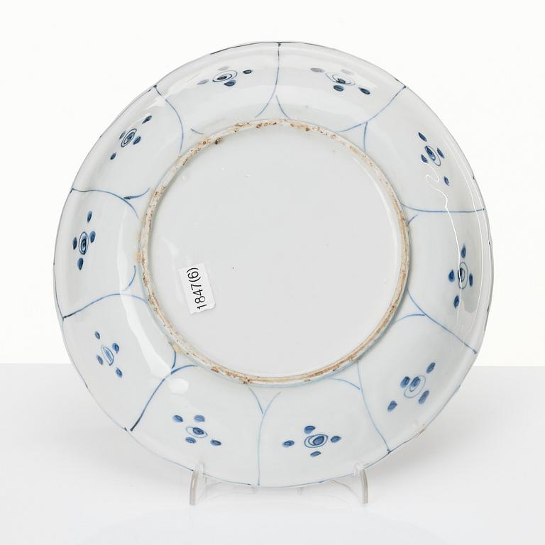 A blue and white kraak dish, Ming dynasty, Wanli (1572-1620).