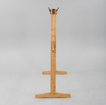 KLÄDHÄNGARE, allmoge, omkring år 1900.