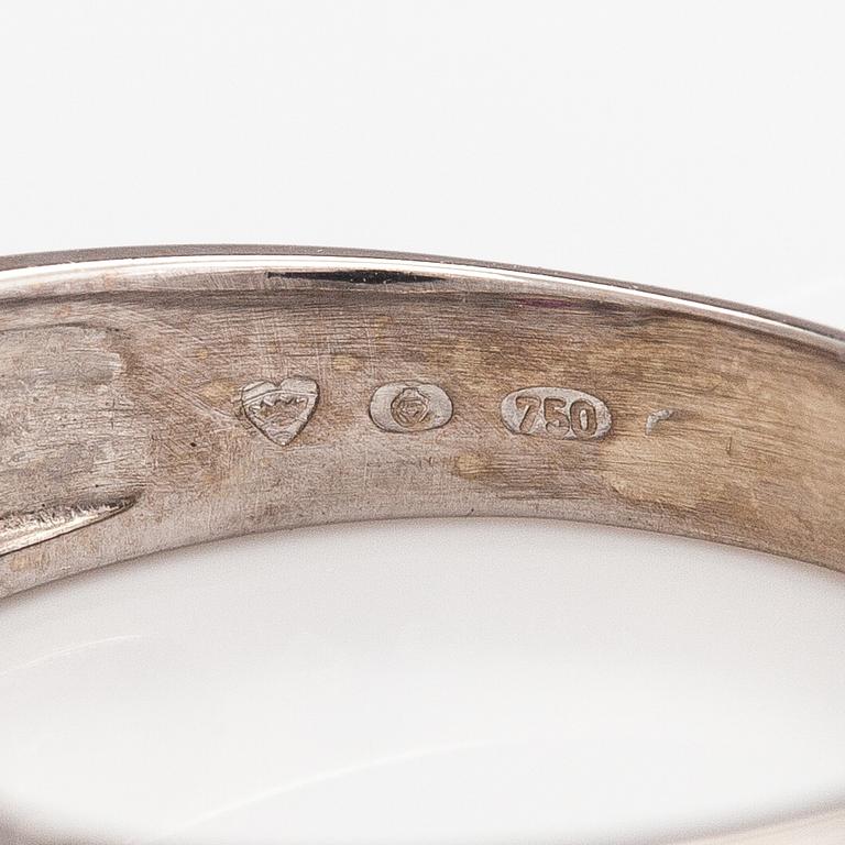 RIng, 18K vitguld, rubin, diamanter ca 0.067 ct tot.