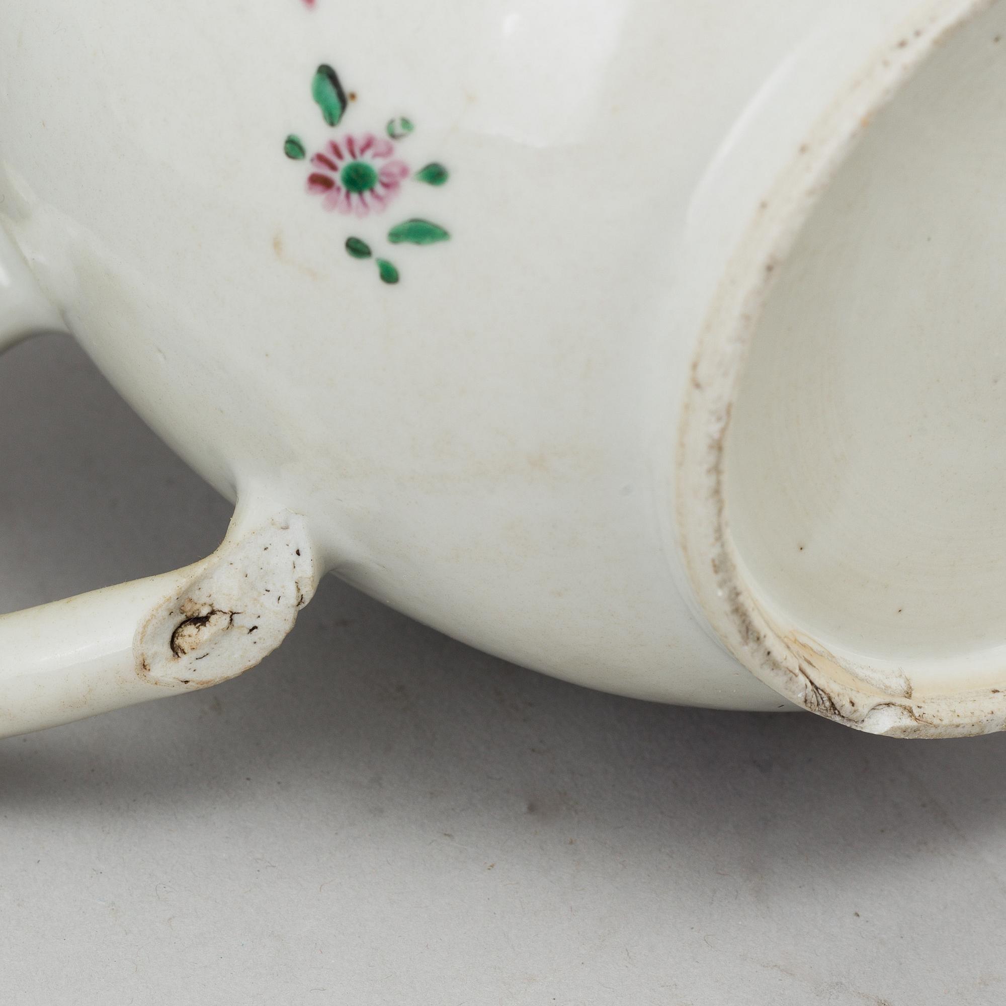 A famille rose teapot with cover and a dish, Qing dynasty, Qianlong (1736-95).