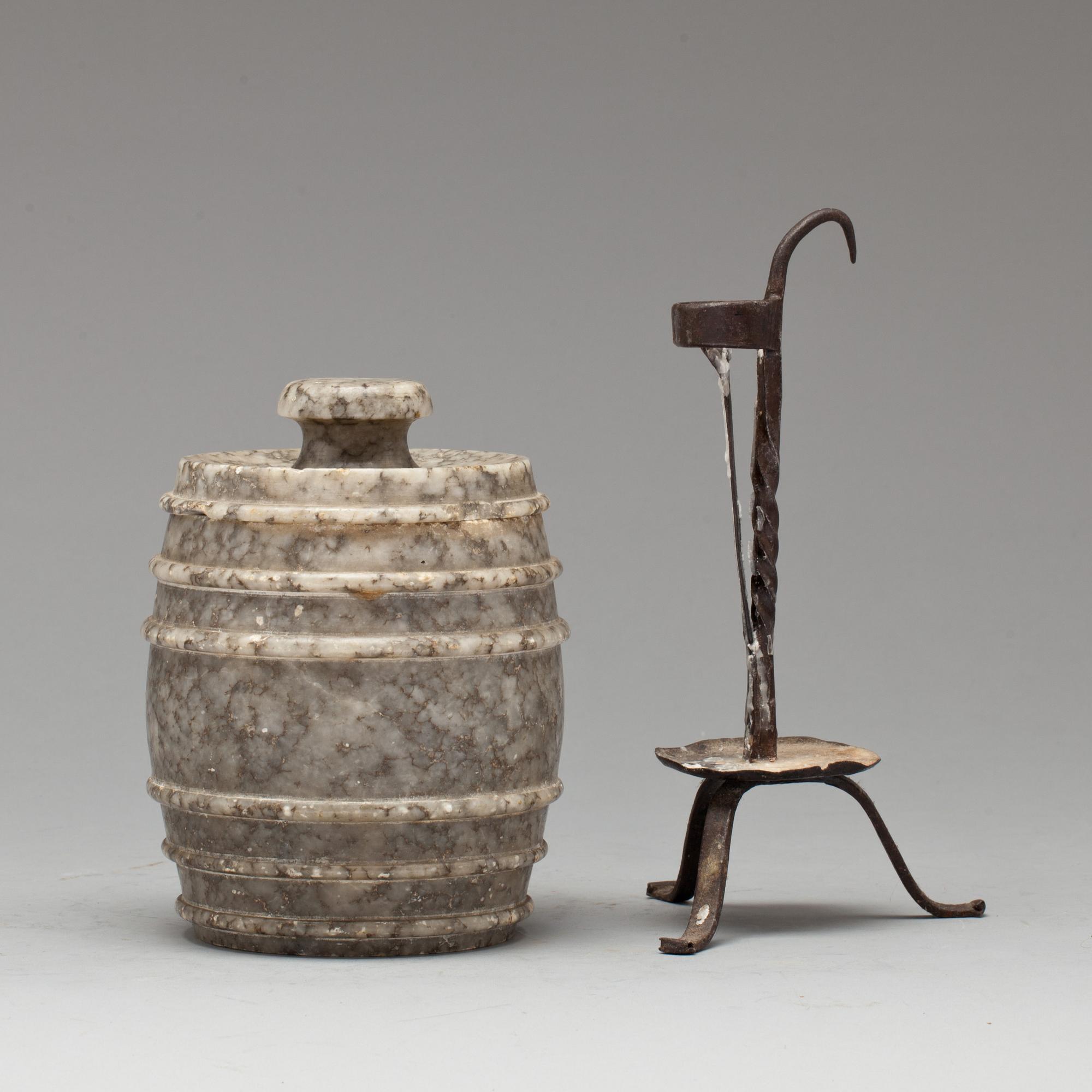 STUMPASTAKE och TOBAKSBURK, 1800-tal.