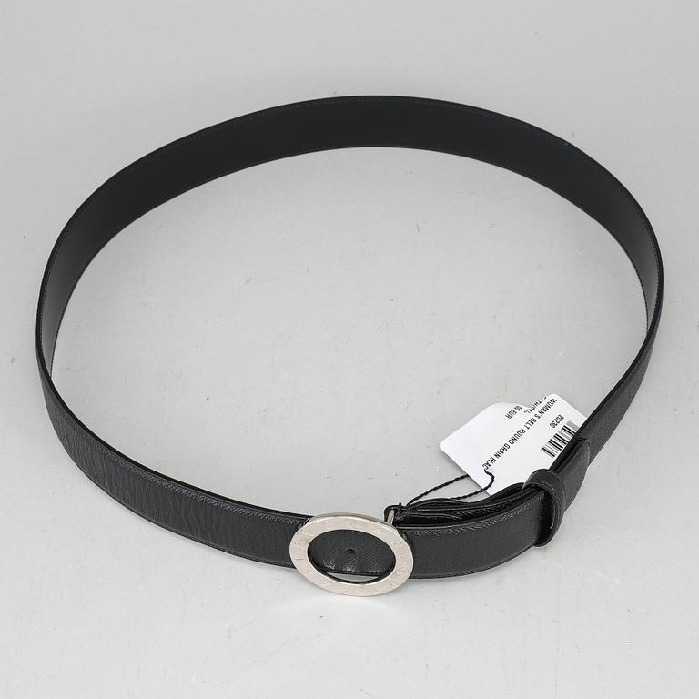 BULGARI, a black leather belt, size 110.