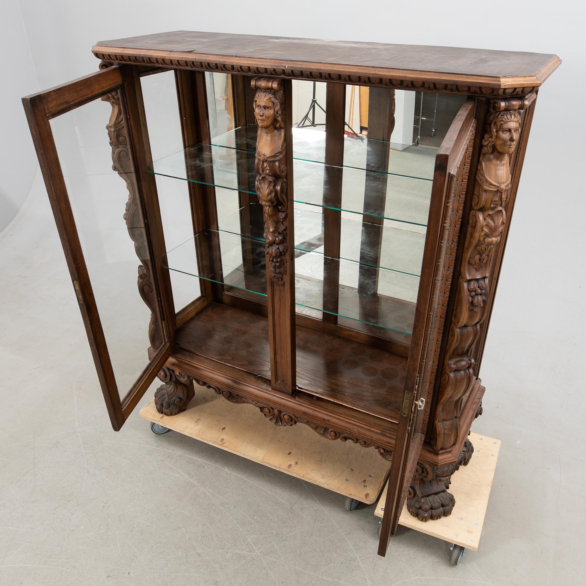 Vitrinskåp, barockstil, 1940-tal.