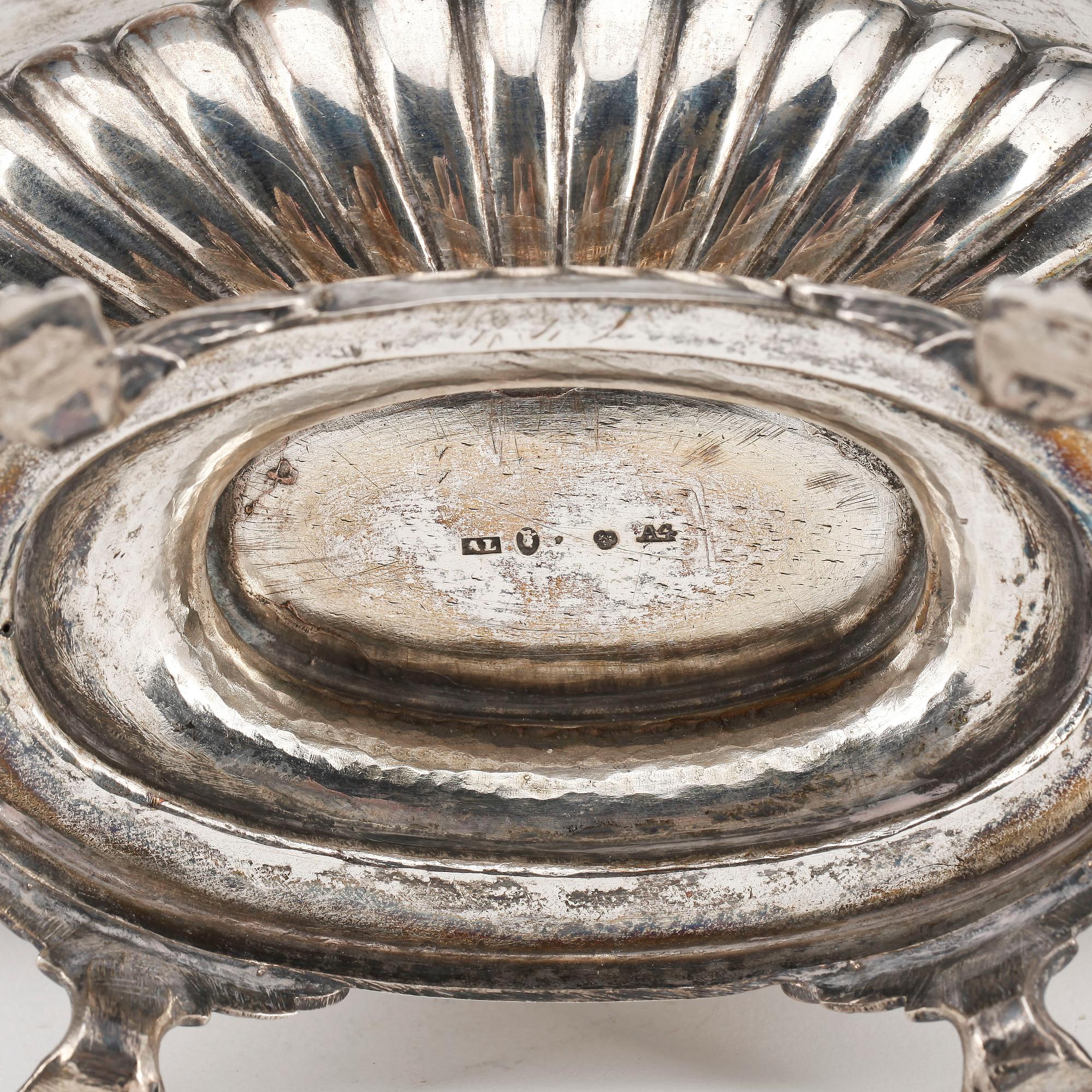 A Swedish 19th century silver sugar-casket, marks of Anders Lundqvist, Stockholm 1831.