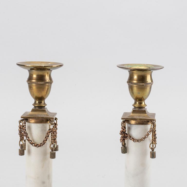 A PAIR OF GUSTAVIAN STYLE CANDLESTICKS CA 1900.