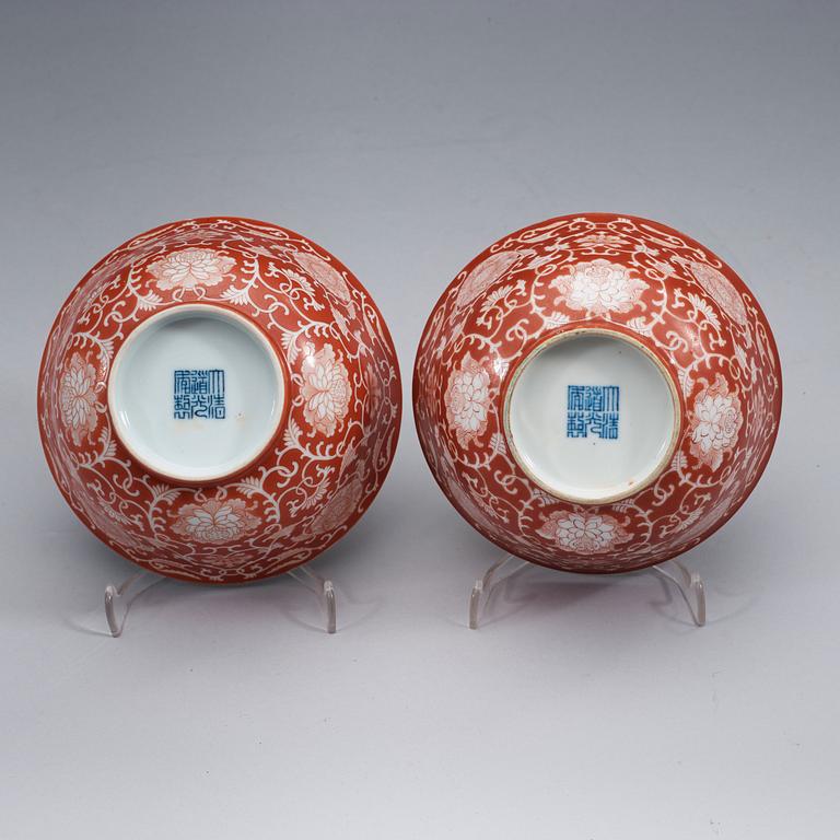 A pair of coral red bowls, late Qing dynasty with Daoguang seal mark.