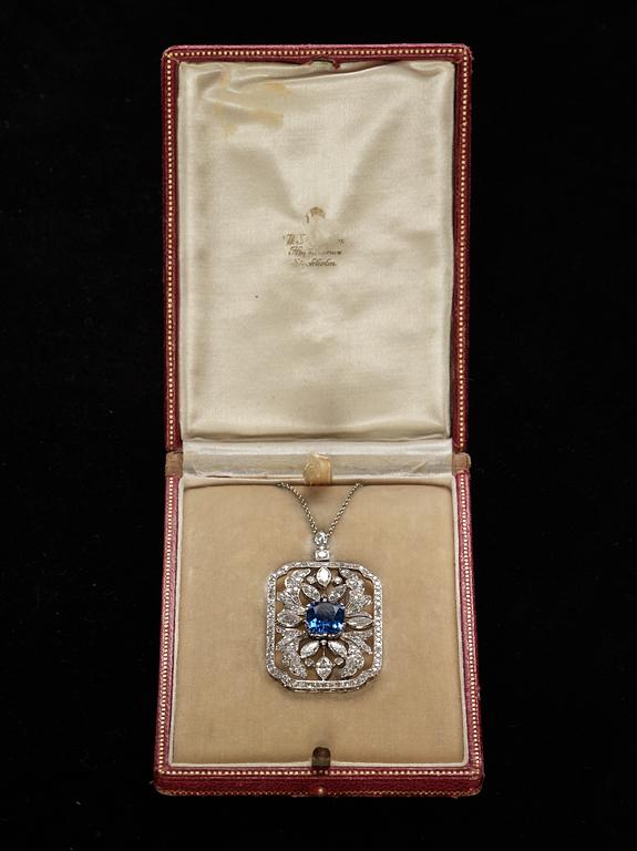 A W.A. Bolin platinum, blue sapphire, app. 4.60 cts, and diamond pendant/brooch, tot. 4.69 cts. Stockholm 1930.