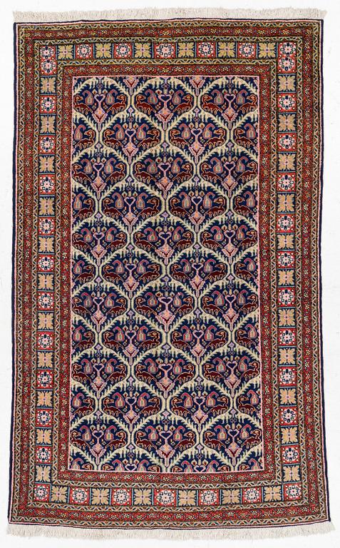 An Ardabil carpet, approx. 270 x 170 cm.