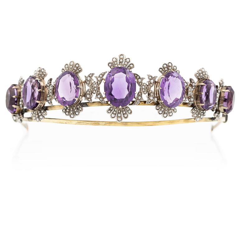 Diadem silver med ovala fasettslipade ametister och seedpärlor.