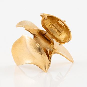 Ole Lynggaard, clasp in the form of a bird, 18K gold with brilliant-cut diamond.