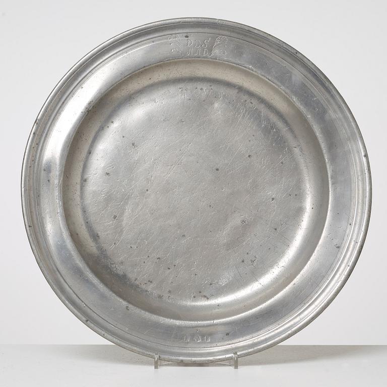 FAT, tenn, Jakob Åkerman, verksam 1723-48 i Stockholm.