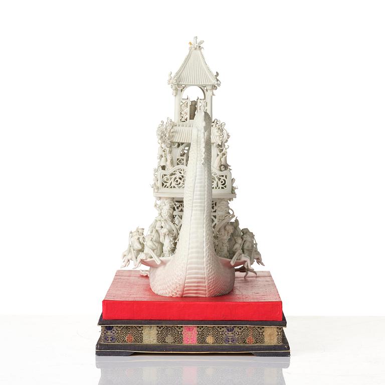 A white biscuit Dragon Boat, Qing dynasty, 19th Century.