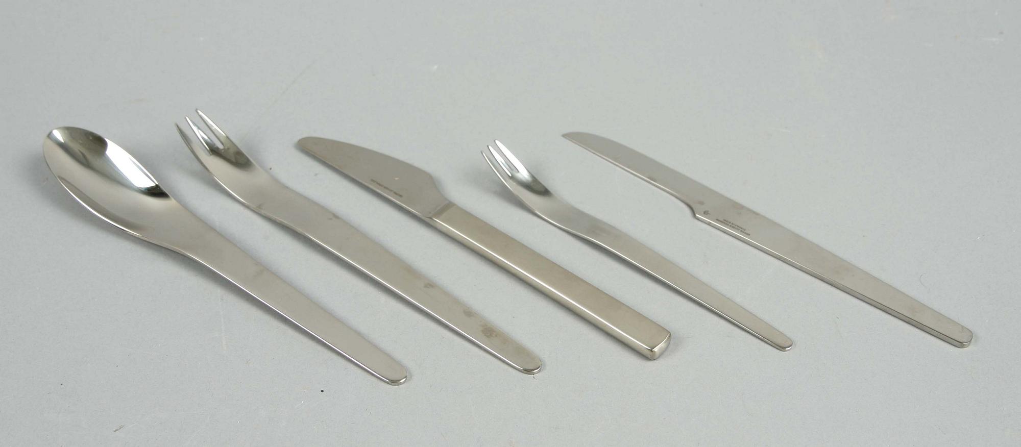 BESTICKUPPSTÄTTNING, 28+6 delar, "AJ Bestick", Arne Jacobsen, Georg Jensen resp "New York", Georg Jensen.
